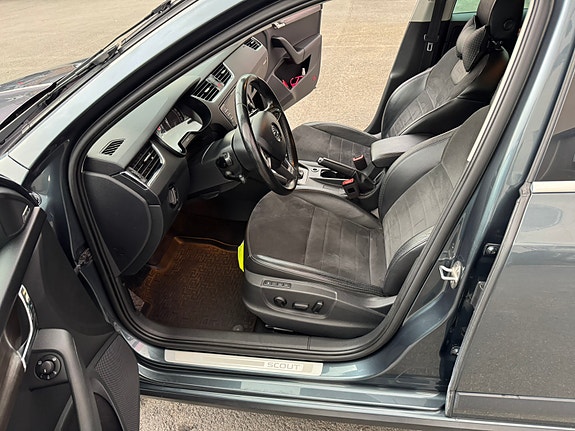 Skoda Octavia Scout 11 of 22