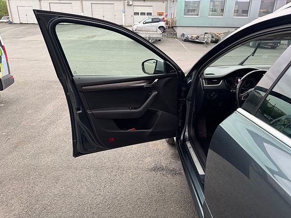 Skoda Octavia Scout 10 of 22