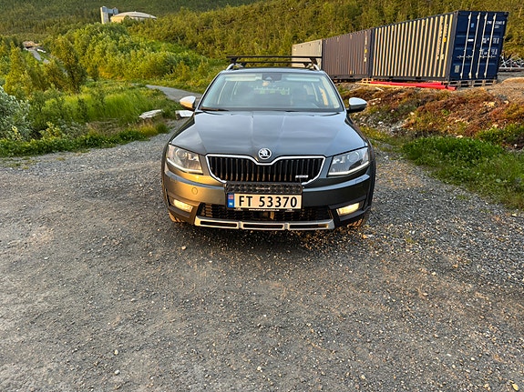 Skoda Octavia Scout 3 of 5