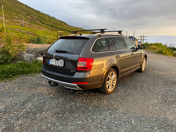 Skoda Octavia Scout 6 of 22