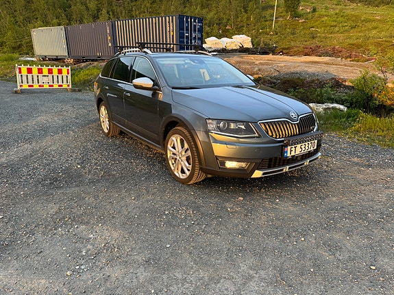 Skoda Octavia Scout 4 of 5