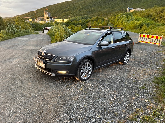 Skoda Octavia Scout 2 of 5