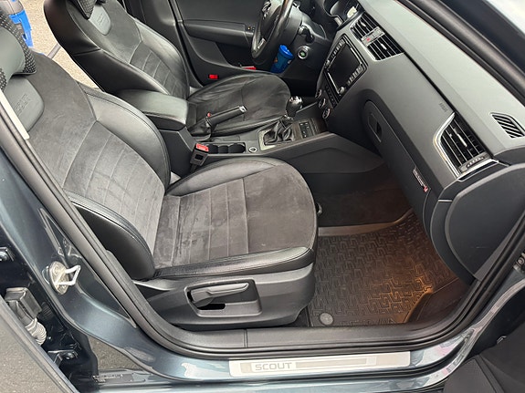 Skoda Octavia Scout 14 of 22
