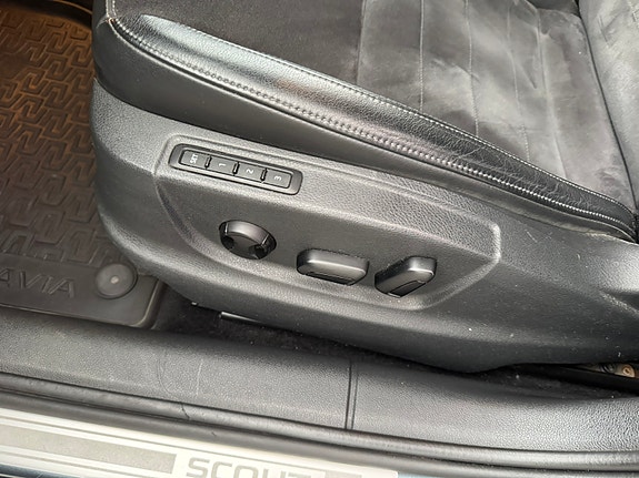 Skoda Octavia Scout 12 of 22