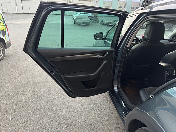 Skoda Octavia Scout 19 of 22