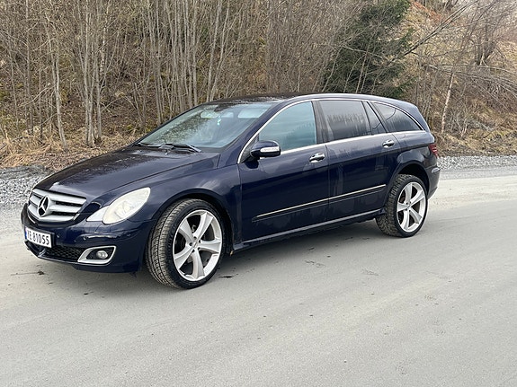 Mercedes-Benz R320 4 of 5