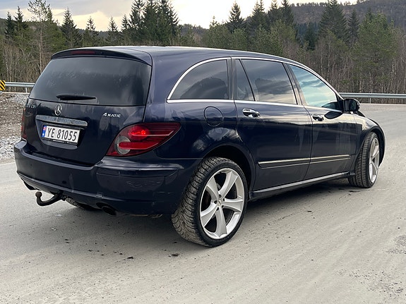 Mercedes-Benz R320 3 of 5