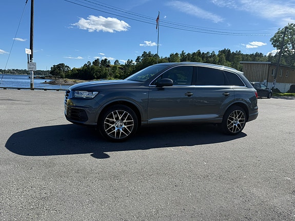 Audi Q7 2 of 30