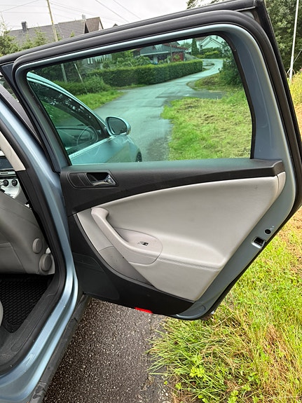 Volkswagen Passat 18 of 30