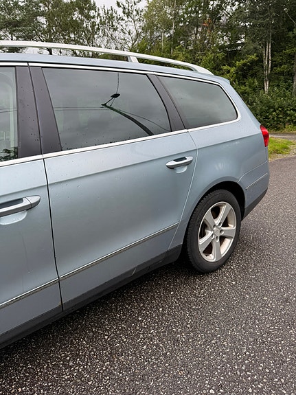 Volkswagen Passat 4 of 30