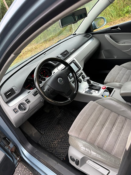 Volkswagen Passat 21 of 30
