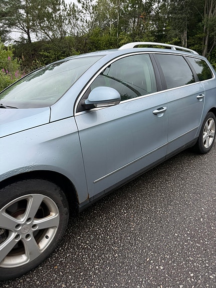 Volkswagen Passat 3 of 30
