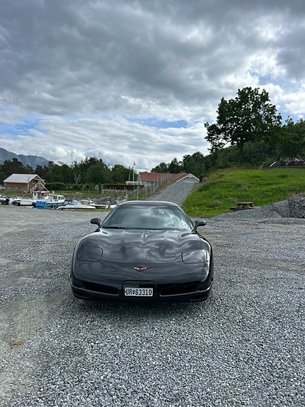 Chevrolet Corvette 3 of 5