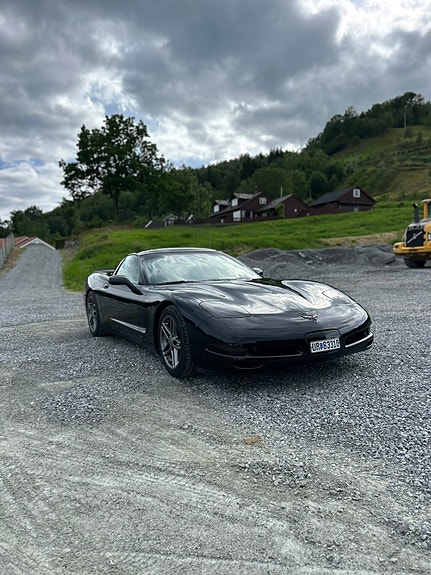 Chevrolet Corvette 4 of 5