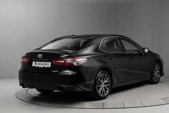 Toyota Camry 4 of 5