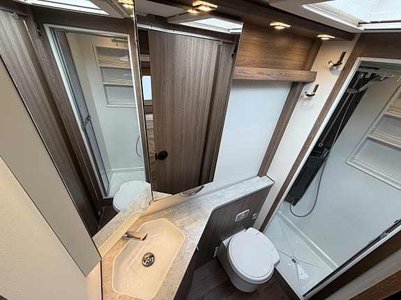 Bilde 35 av KABE ROYAL 810 LXL