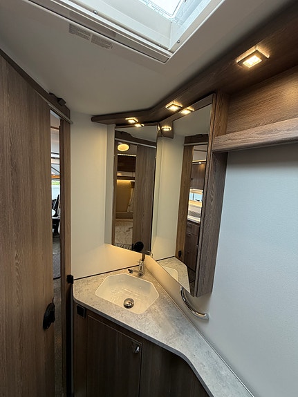 Bilde 38 av KABE ROYAL 810 LXL