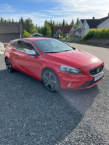 Volvo V40 2 of 14