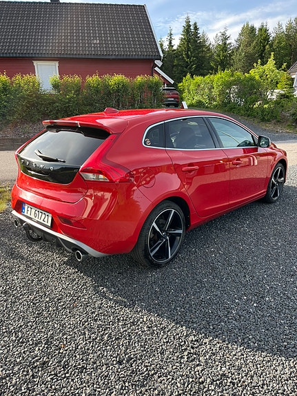 Volvo V40 4 of 14