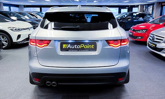 Jaguar F-PACE 4 of 5