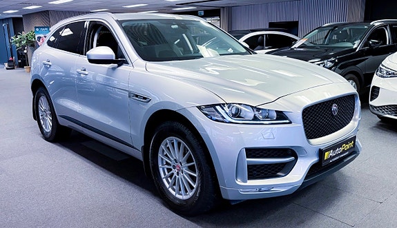Jaguar F-PACE 2 of 5