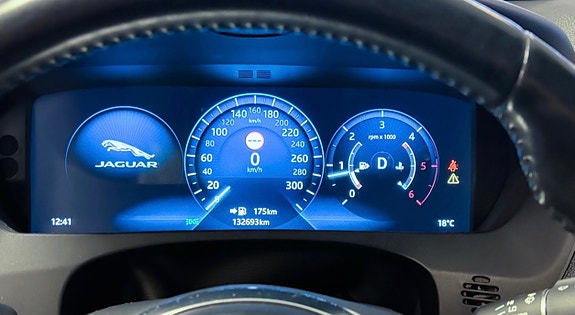 Jaguar F-PACE 10 of 11