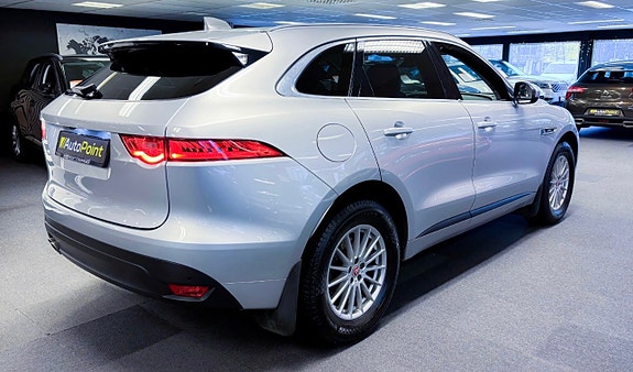 Jaguar F-PACE 3 of 5