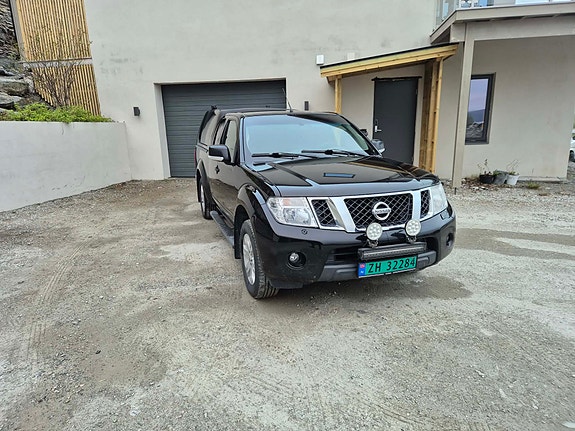 Nissan Navara 2 of 16
