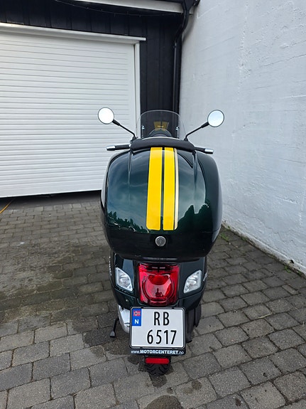 Vespa GTS 300 4 of 5