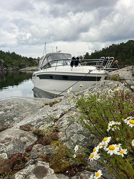 VURDERES SOLGT! Flott og ferieklar Bavaria 29 Sport med forlenget badeplattform! 3 of 5