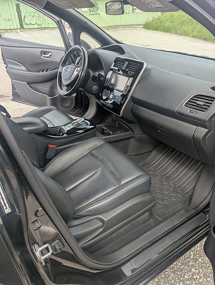 Nissan Leaf 10 of 26