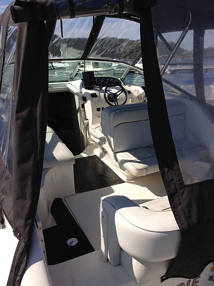 SeaRay Sundancer 240 med defekt starter selges på sommersalg 5 of 5