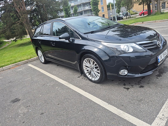 Toyota Avensis 2 of 16