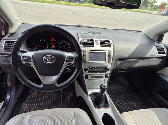 Toyota Avensis 11 of 16