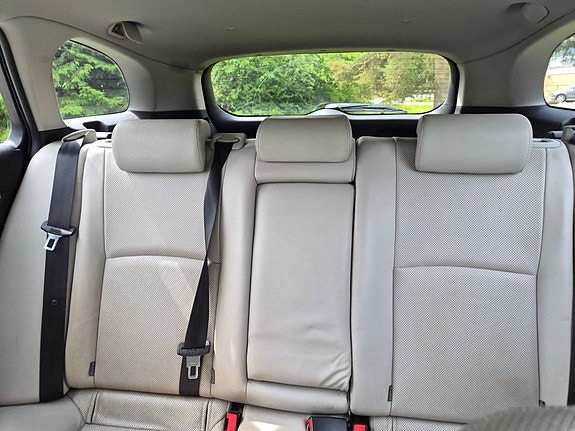 Toyota Avensis 12 of 16