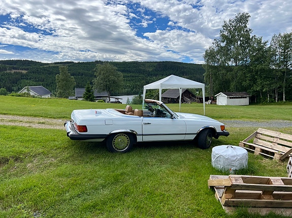Mercedes-Benz 450 SL 3 of 5