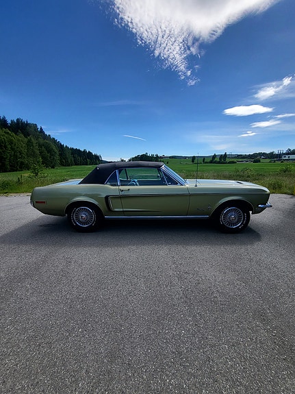 Ford Mustang 4 of 30