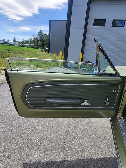 Ford Mustang 10 of 30