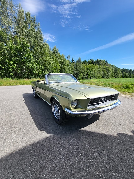 Ford Mustang 2 of 30