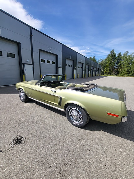 Ford Mustang 27 of 30