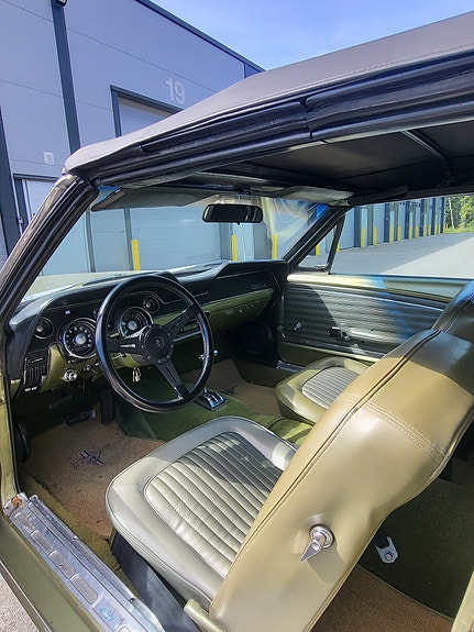 Ford Mustang 9 of 30