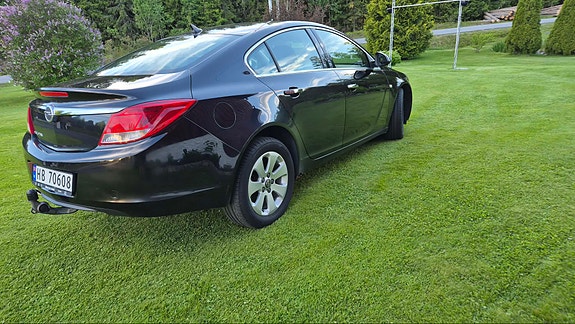 Opel Insignia 2 of 5