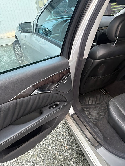 Mercedes-Benz E220 10 of 11