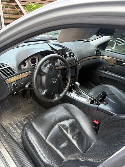 Mercedes-Benz E220 6 of 11