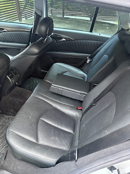 Mercedes-Benz E220 8 of 11