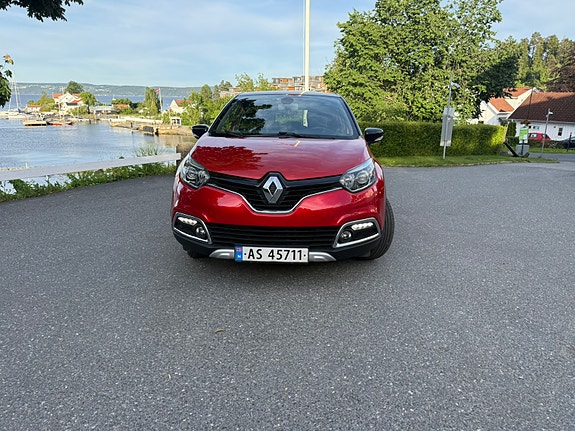 Renault Captur 3 of 5