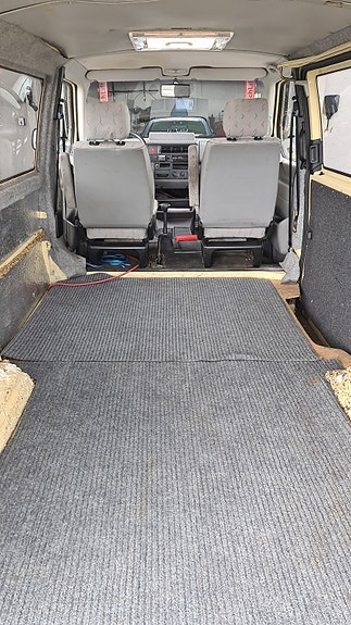 Volkswagen Transporter 9 of 16