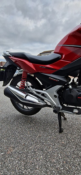 Honda CB 125F 4 of 9
