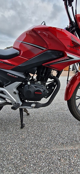Honda CB 125F 5 of 9