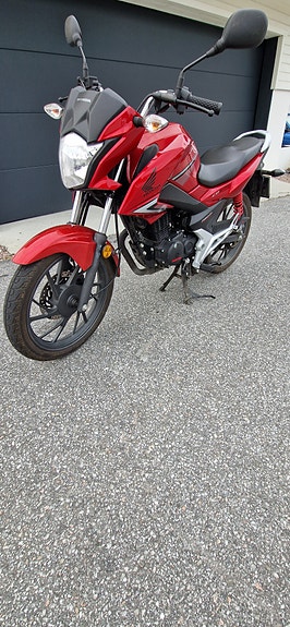 Honda CB 125F 3 of 9